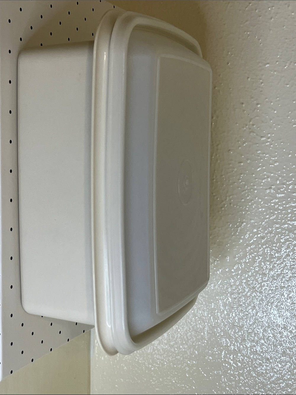 Tupperware Freeze n Save, #1254-7, size-1/2 gallon of Ice Cream. Almond.